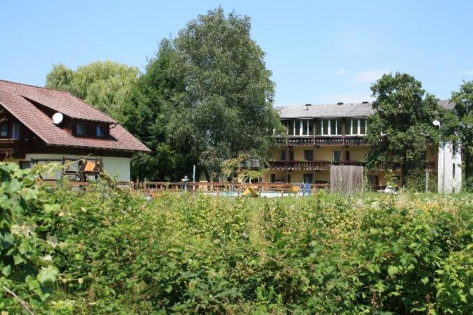 Schmautz Ferienwohnungen & Zimmer Miklauzhof Экстерьер фото